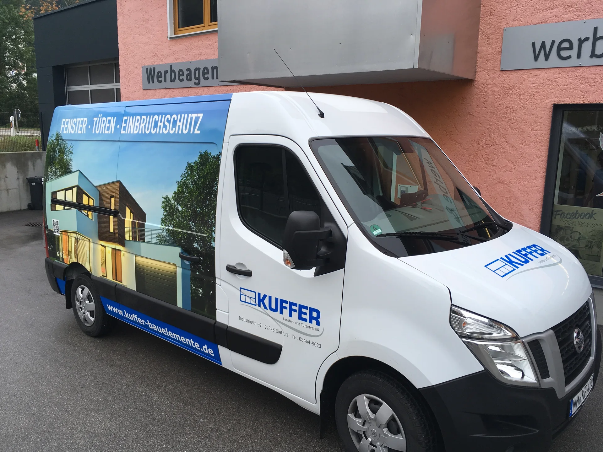 Fahrzeugbeschriftung für Kuffer Bauelemente – ein Projekt von DOHN Werbung